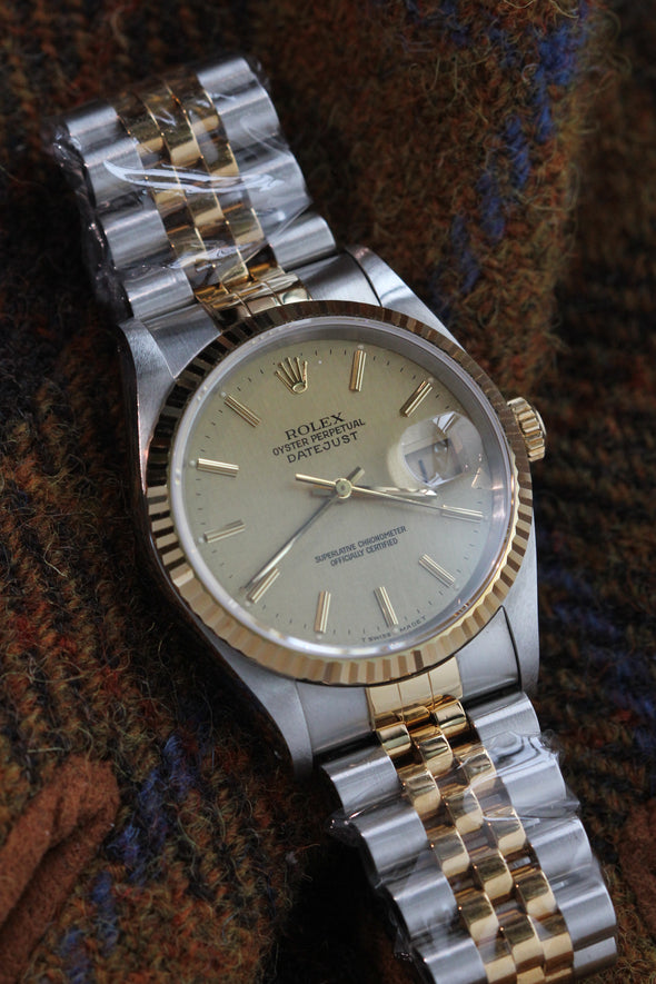Rolex Oyster Perpetual Datejust 16233 Gold Linen Dial NOS Full-Set