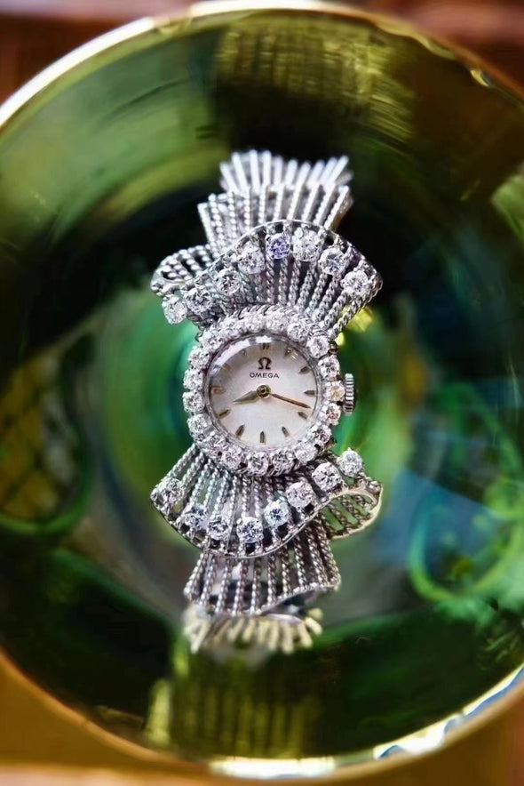 Omega 18 Karat White Gold vintage ladies dress watch Circa 1950s