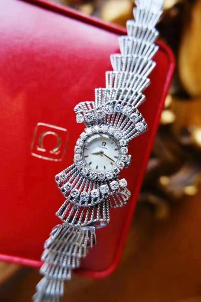 Omega 18 Karat White Gold vintage ladies dress watch Circa 1950s