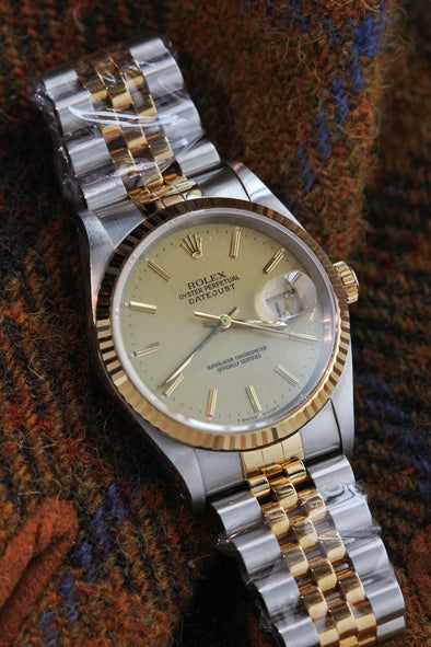 Rolex Oyster Perpetual Datejust 16233 Gold Linen Dial NOS Full-Set