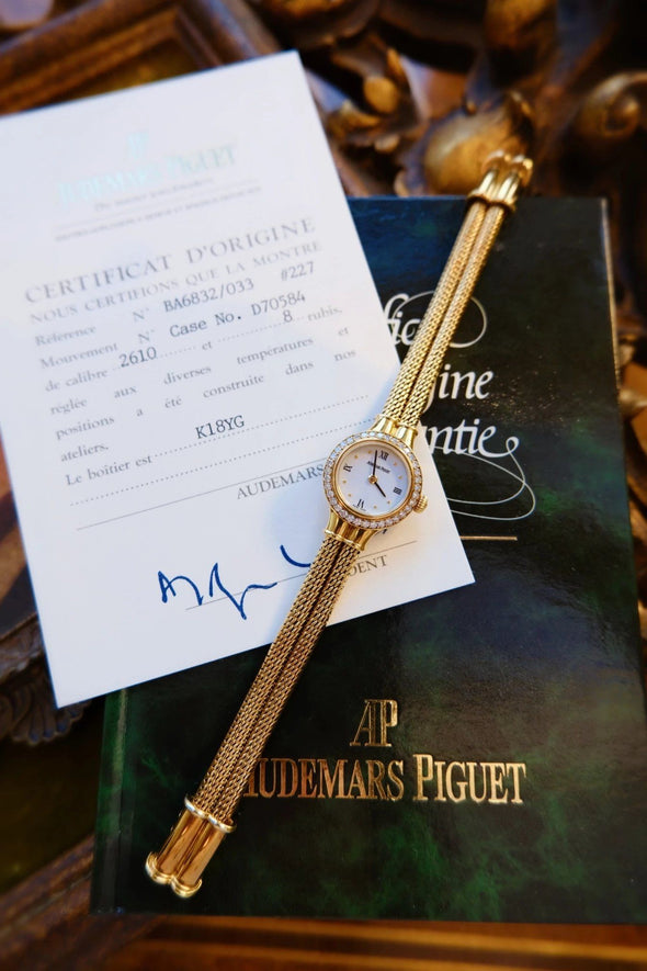 Audemars Piguet 18 Karat Gold white dial ladies watch full-set with original box and paper