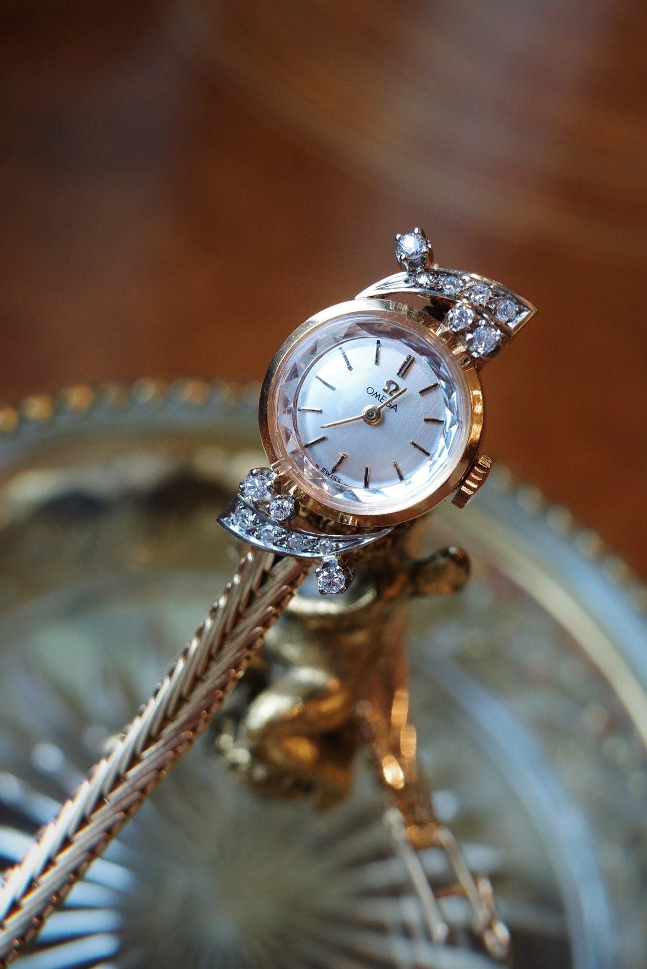 Omega 18 Karat Rose Gold vintage ladies dress watch Circa 1970s