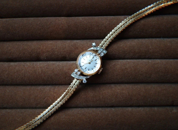 Omega 18 Karat Rose Gold vintage ladies dress watch Circa 1970s