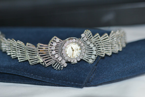 Omega 18 Karat White Gold vintage ladies dress watch Circa 1950s