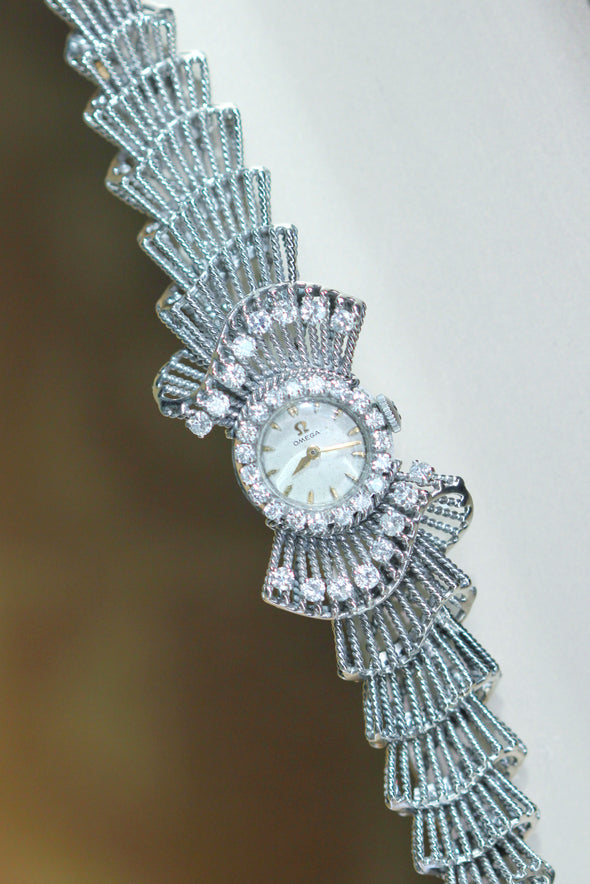 Omega 18 Karat White Gold vintage ladies dress watch Circa 1950s
