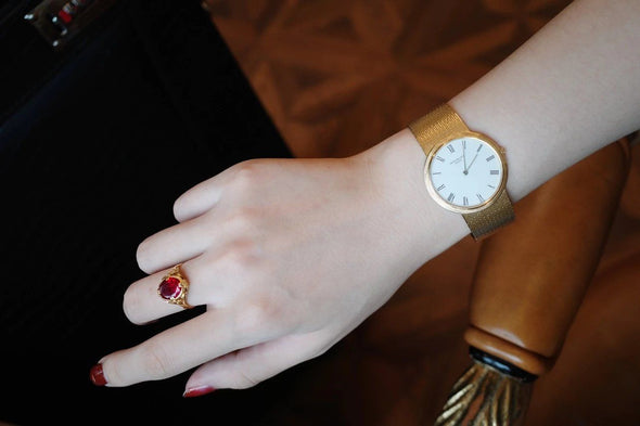 Patek Philippe Calatrava 18 Karat Yellow Gold vintage ladies dress watch Circa 1980s