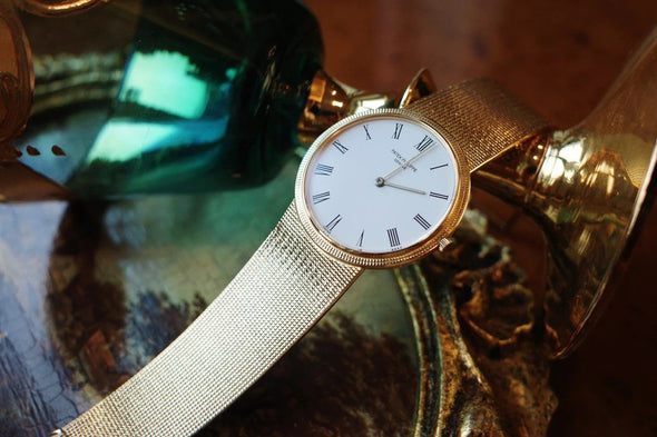 Patek Philippe Calatrava 18 Karat Yellow Gold vintage ladies dress watch Circa 1980s