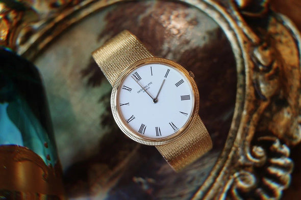 Patek Philippe Calatrava 18 Karat Yellow Gold vintage ladies dress watch Circa 1980s