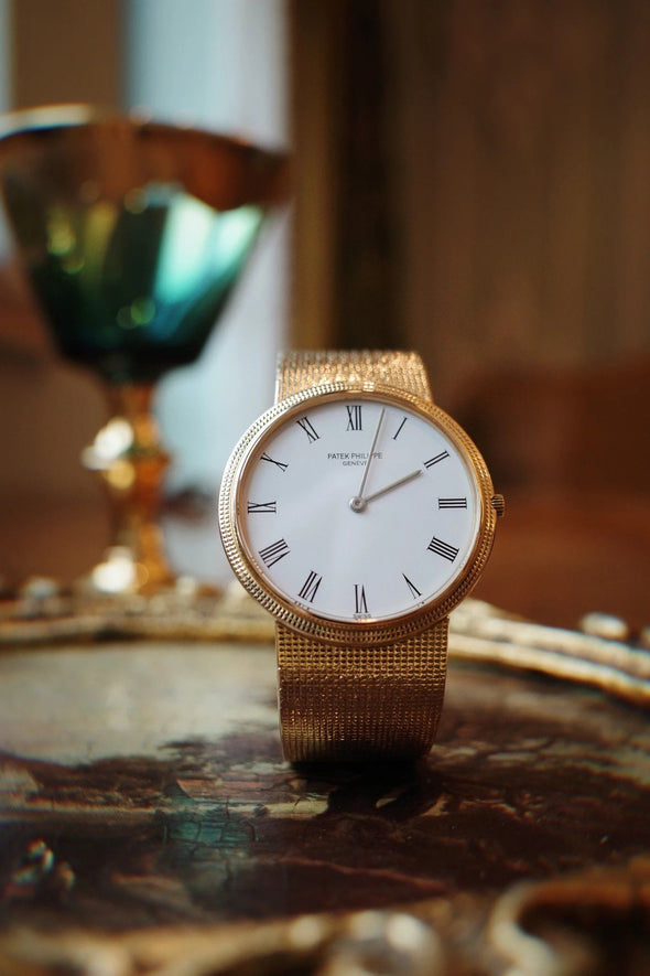 Patek Philippe Calatrava 18 Karat Yellow Gold vintage ladies dress watch Circa 1980s