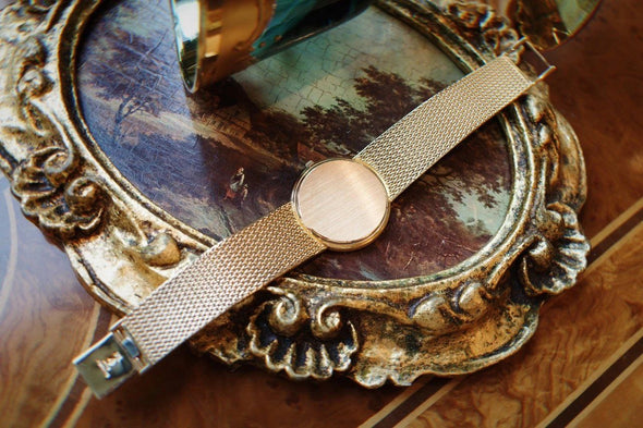 Patek Philippe Calatrava 18 Karat Yellow Gold vintage ladies dress watch Circa 1980s